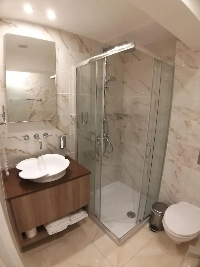 Tuck Inn Larnaca Lägenhetshotell