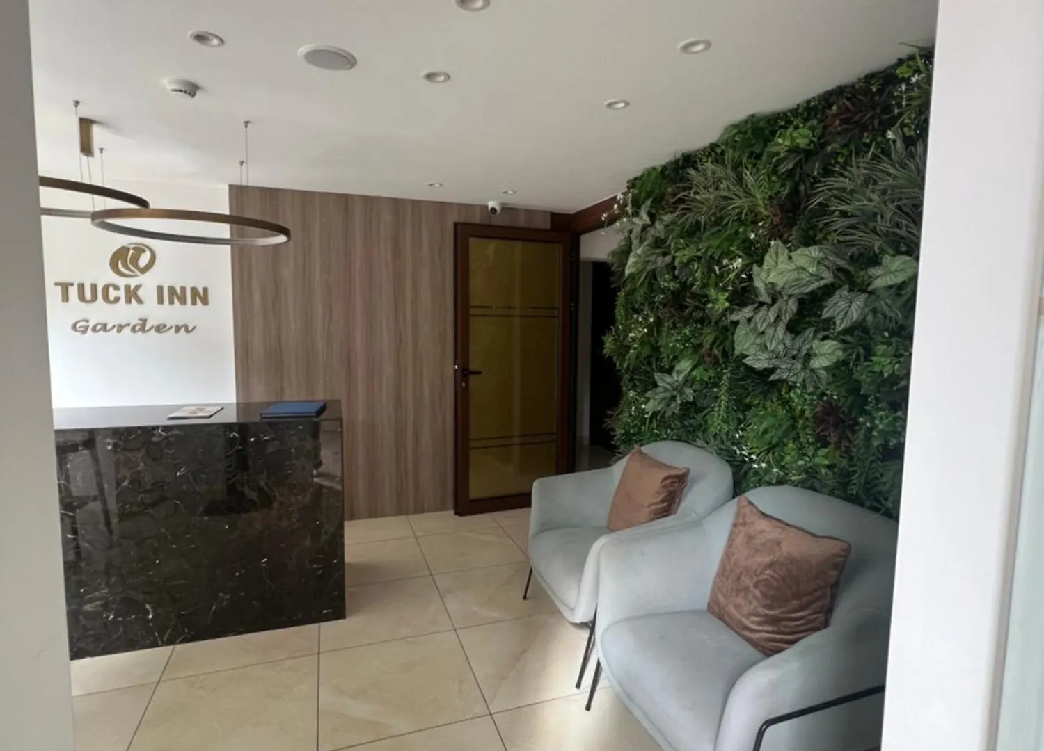 לרנקה Tuck Inn