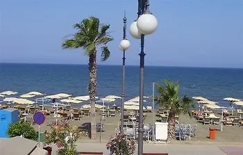 Tuck Inn Larnaca Aparthotel